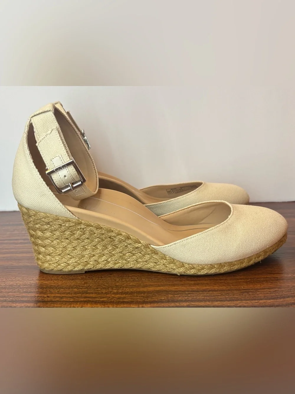 VIONIC Espadrilles Wedges Women 10 Cream Canvas Ankle Strap Closed Toe Amy